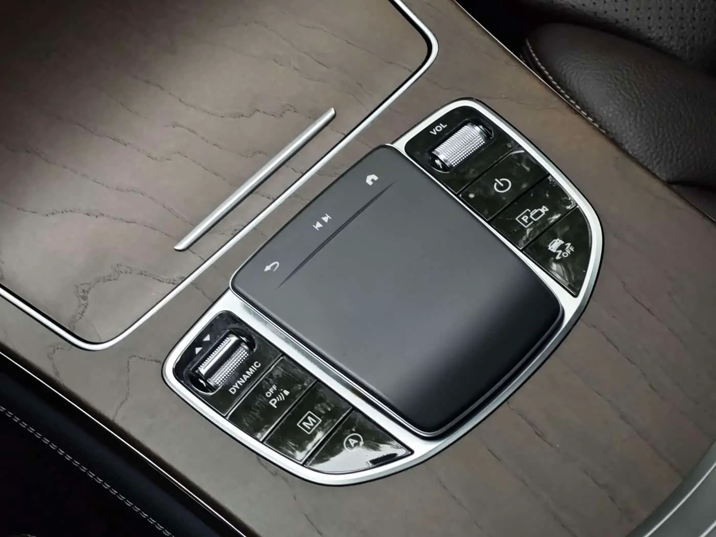 Mercedes-Benz GLC 2020 — Photo 8/18