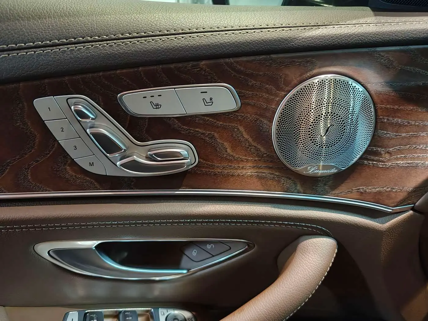Mercedes-Benz E-Class 2023 — Photo 6/14