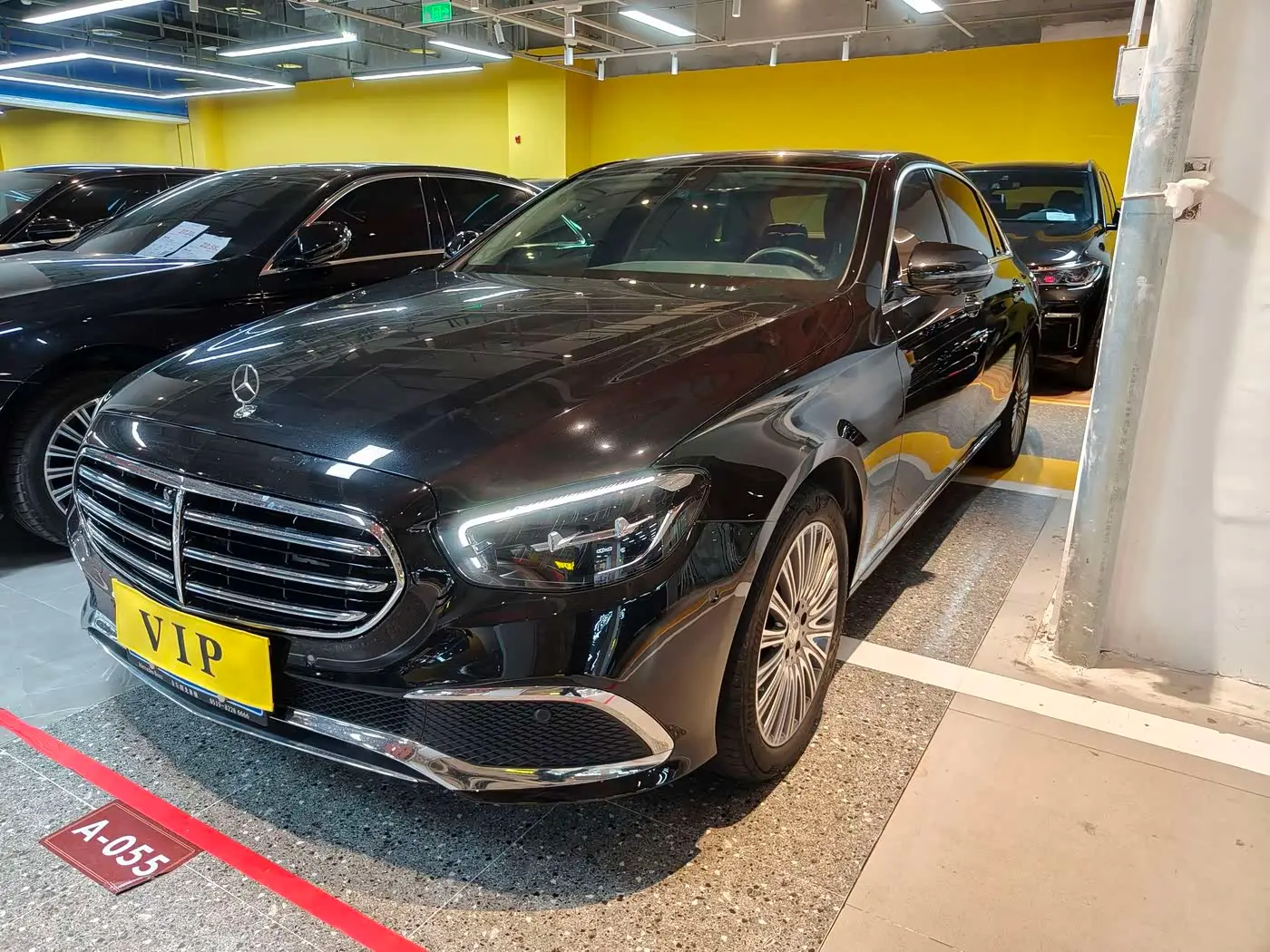 Mercedes-Benz E-Class 2023 — Photo 1/14