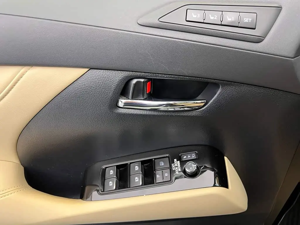 Toyota Alphard 2017 — Photo 16/20