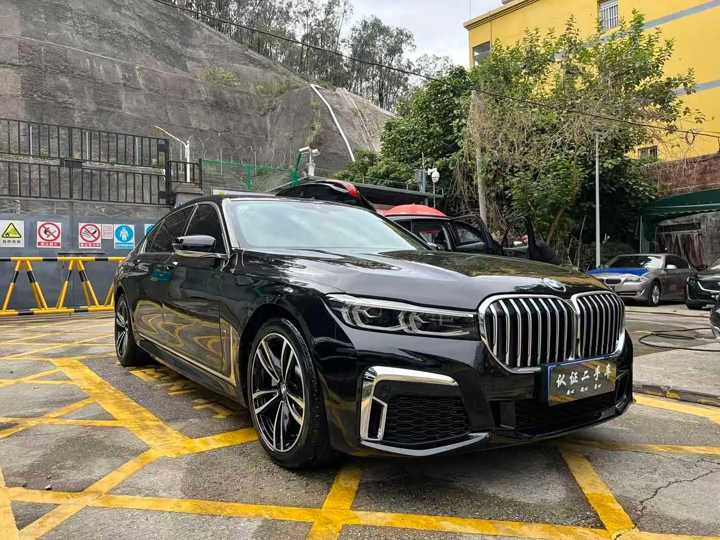 BMW 7 Series 2021 — Photo 2/18