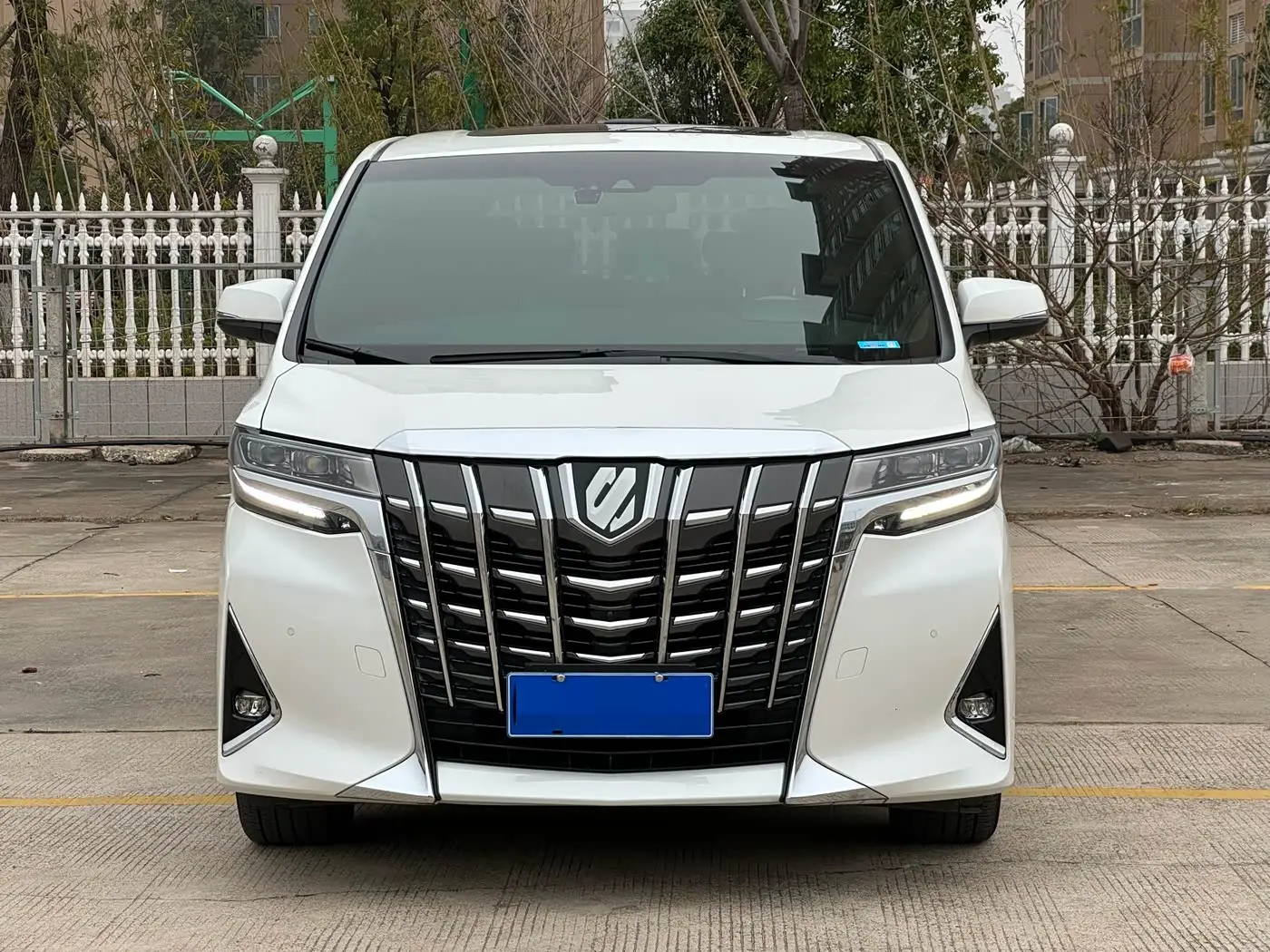 Toyota Alphard 2022 — Şəkil 2/9
