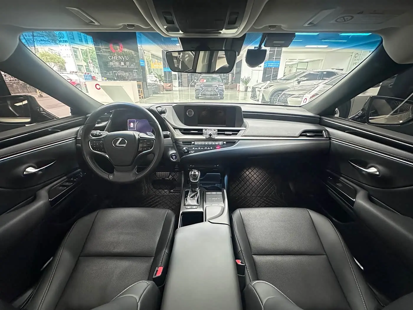 Lexus ES 2019 — Фото 11/15