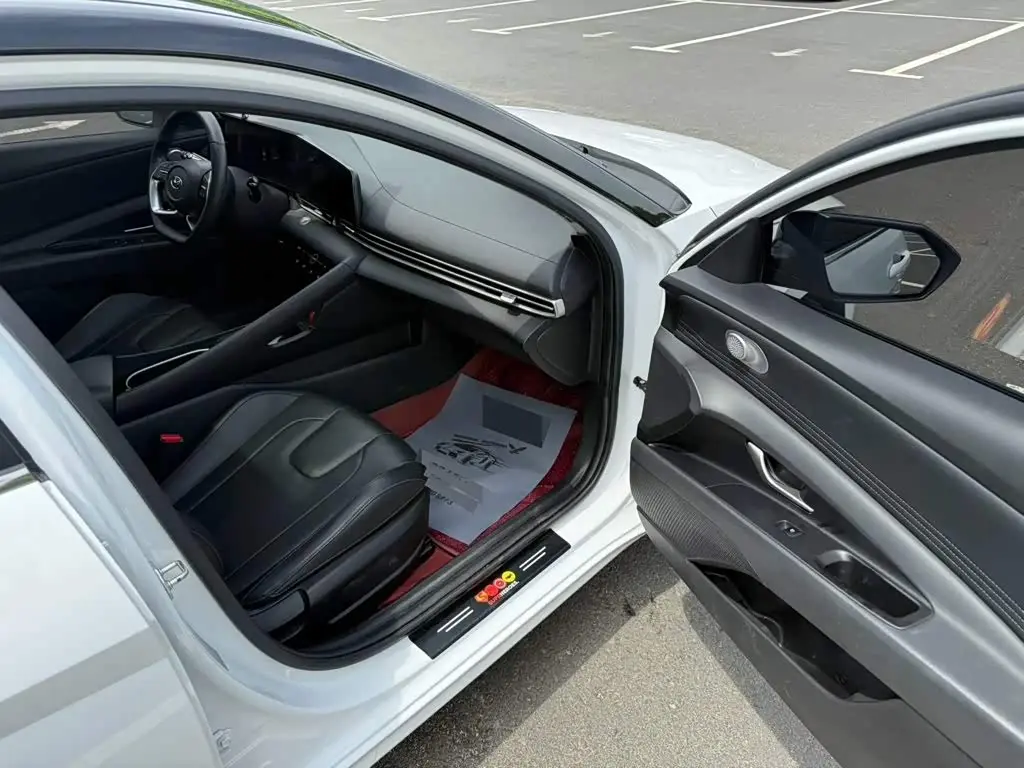 Hyundai Elantra 2022 — Фото 11/20