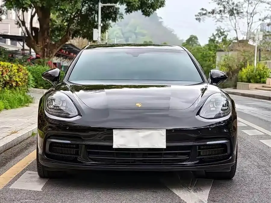 Porsche Panamera 2023 — Фото 1/8