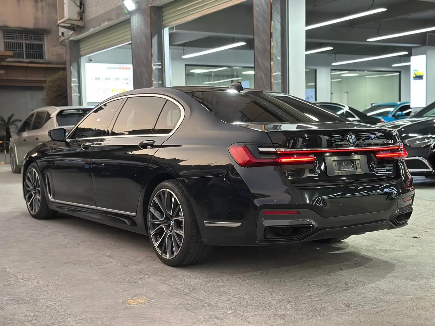 BMW 7 Series 2021 — Photo 9/9