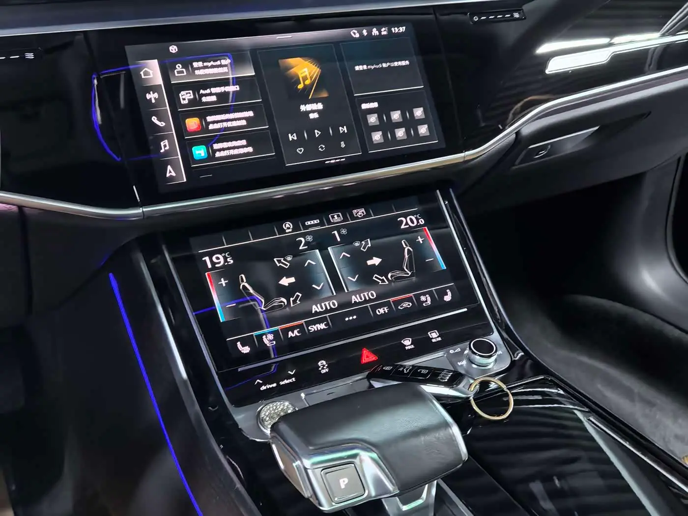 Audi A8 2022 — Photo 12/14