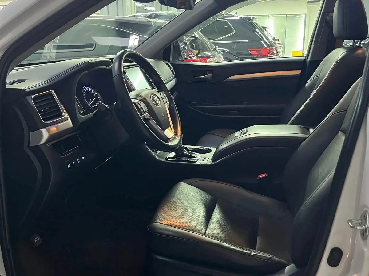 Toyota Highlander 2020 — Photo 14/20
