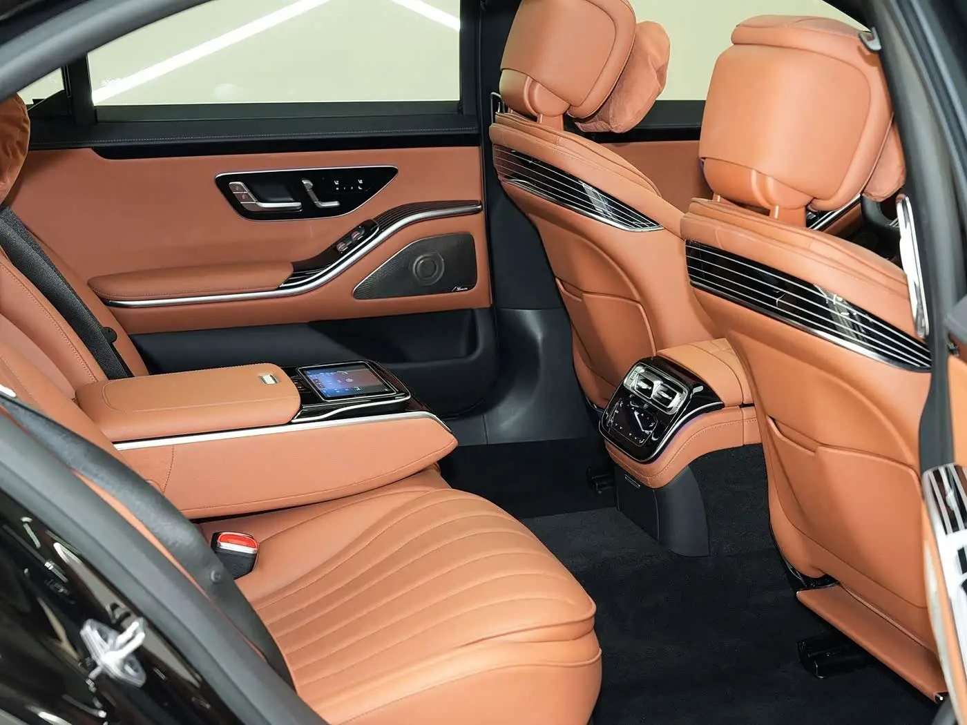 Mercedes-Benz S-Class 2023 — Photo 12/18