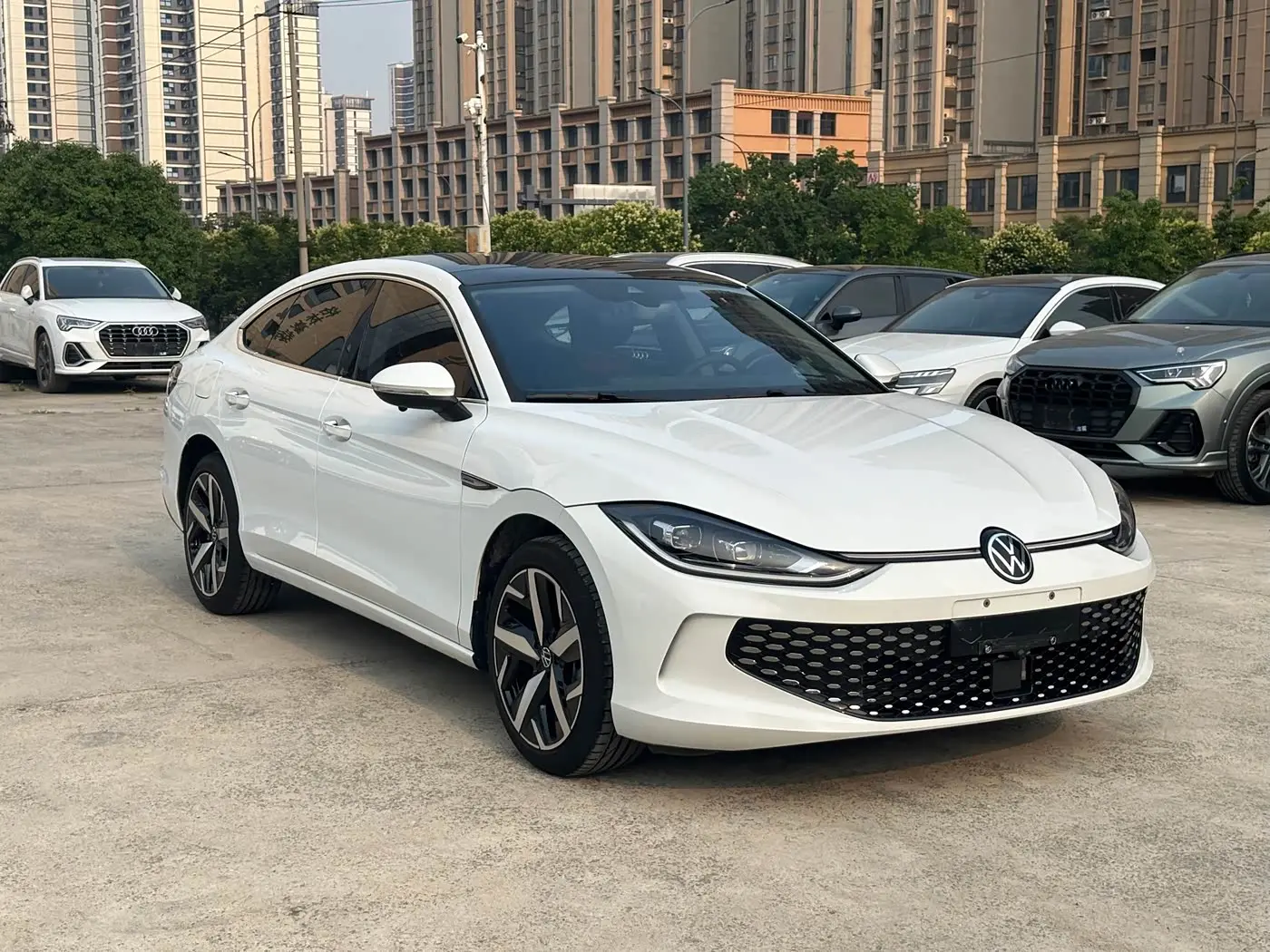 Volkswagen Lamando 2023 — Photo 3/12