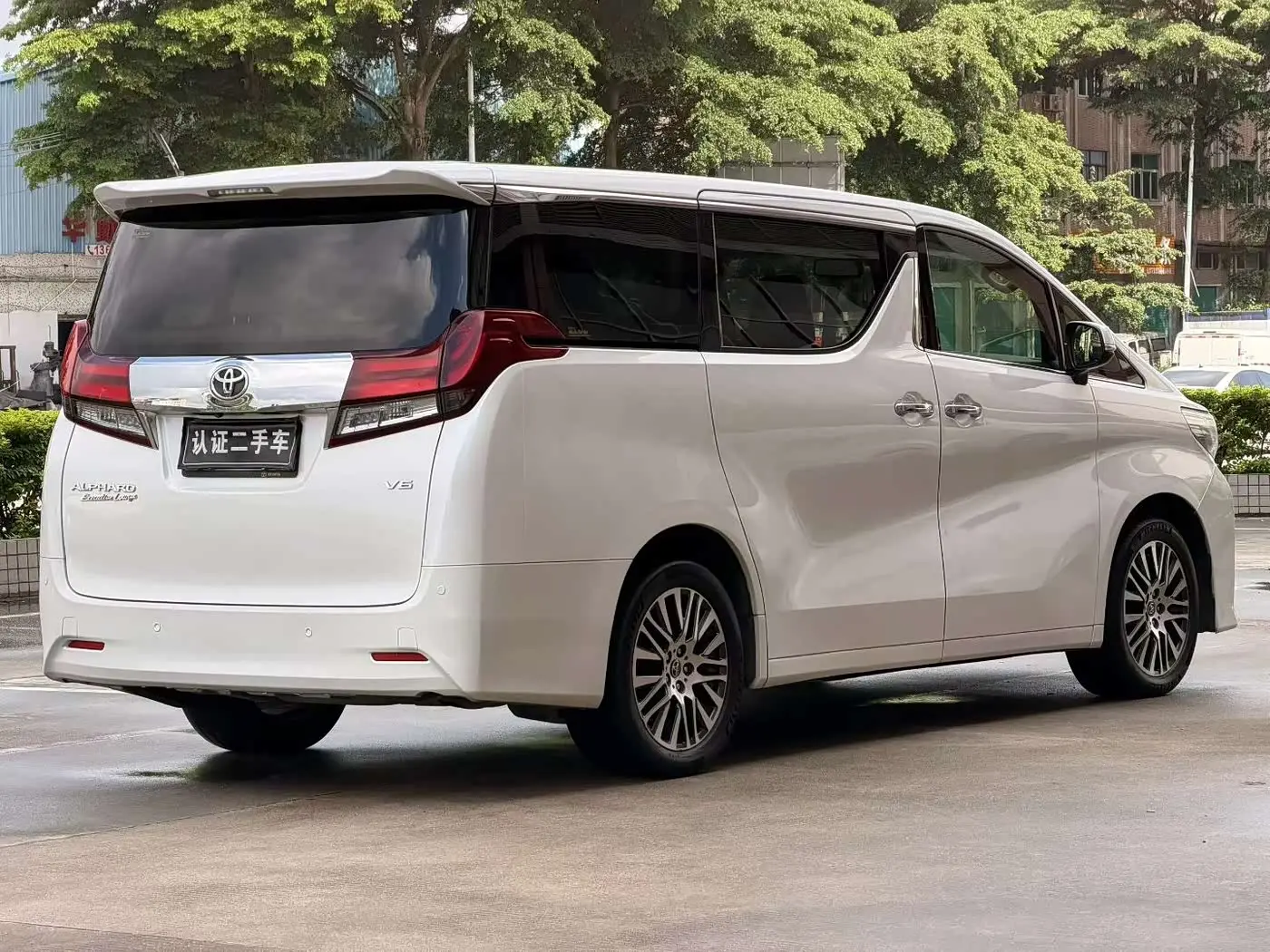 Toyota Alphard 2017 — Photo 3/9