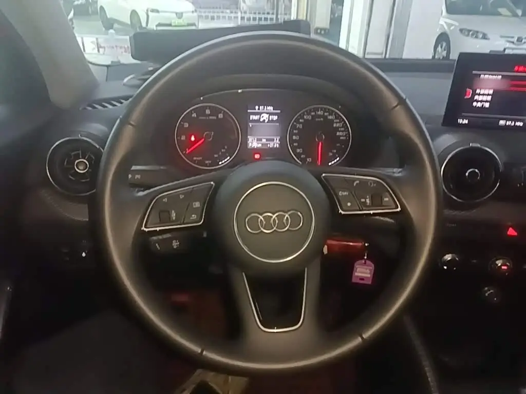 Audi Q2L 2020 — Фото 11/20