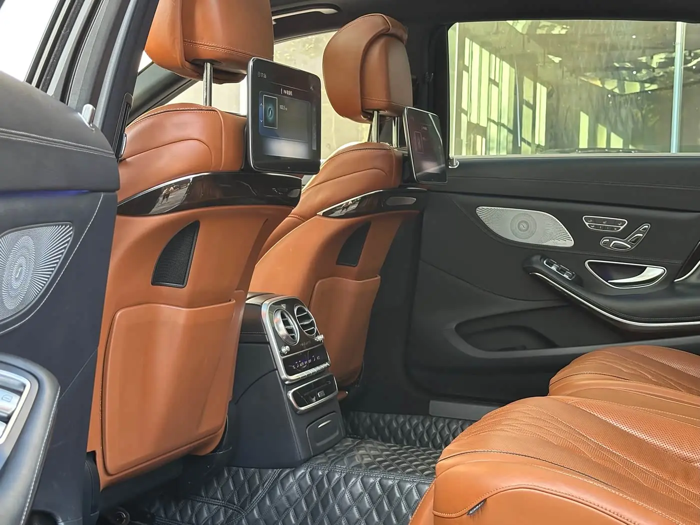 Mercedes-Benz Maybach S-Class 2020 — Photo 7/16