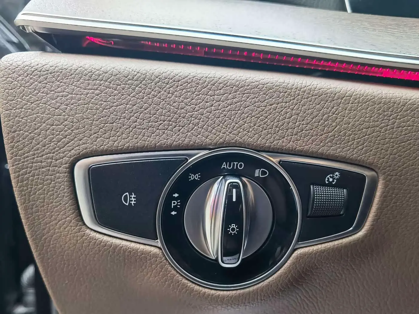 Mercedes-Benz E-Class 2023 — ფოტო 15/19