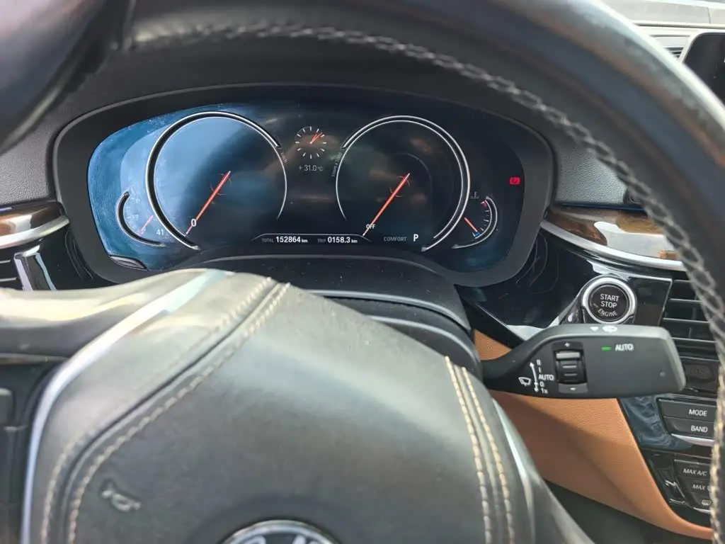 BMW 5 Series 2018 — Фото 10/12