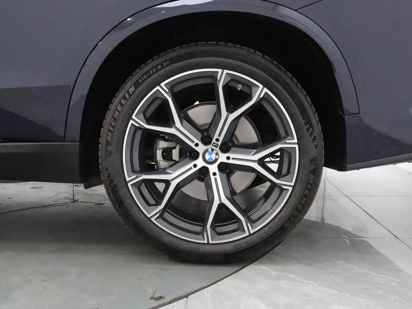 BMW X5 2025 — Фото 11/20
