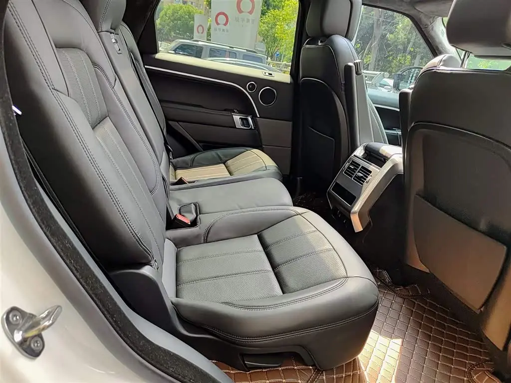 Land Rover Range Rover Sport 2019 — Photo 11/11