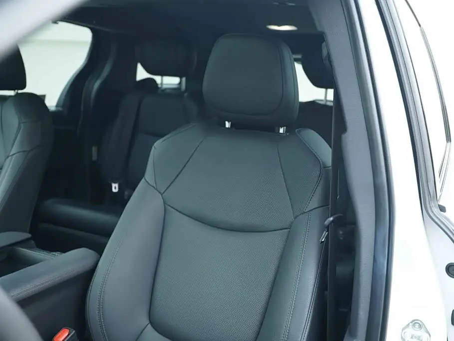 Toyota Sienna 2023 — Şəkil 12/19