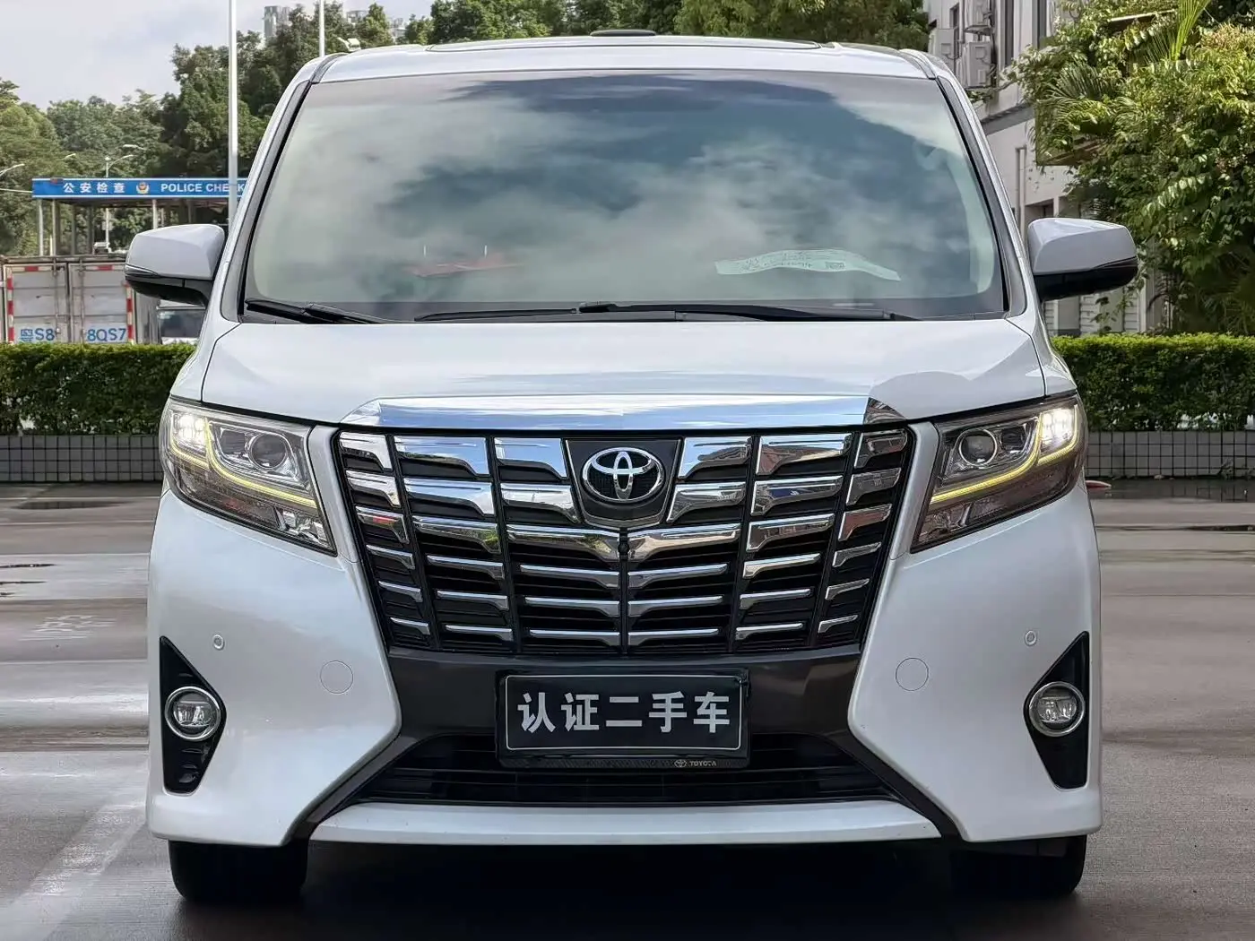 Toyota Alphard 2017 — Photo 2/9