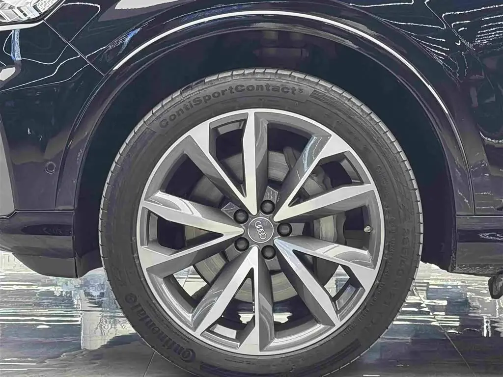 Audi Q7 2020 — Photo 4/14