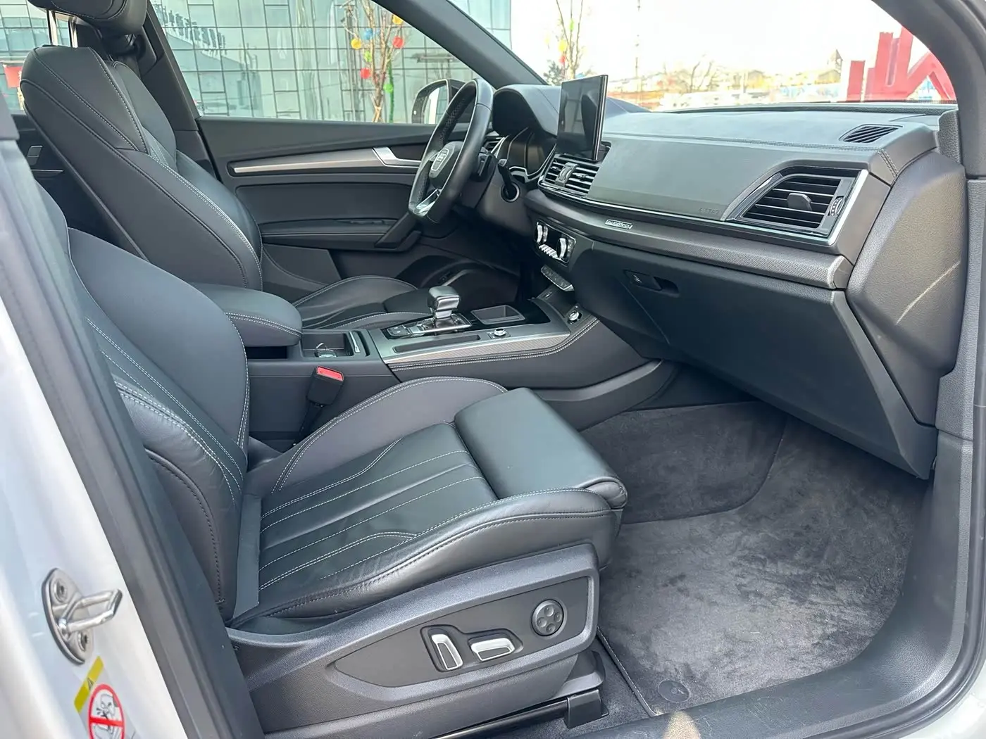 Audi Q5L 2024 — Photo 12/13