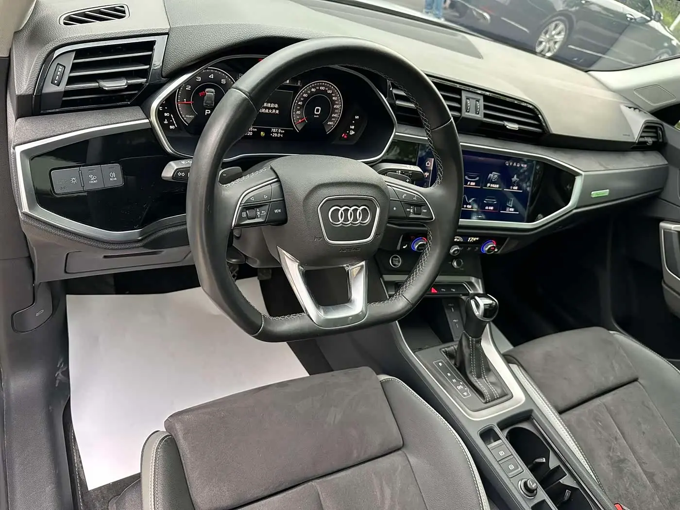 Audi Q3 2022 — Şəkil 15/20