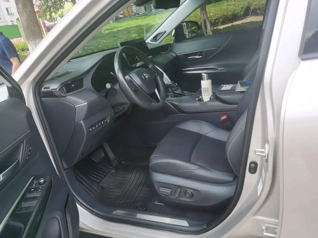 Toyota Venza 2022 — Photo 8/20