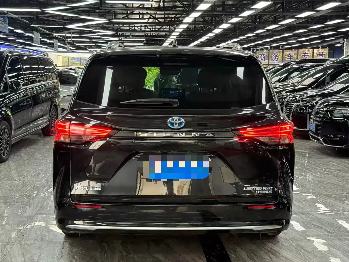 Toyota Sienna 2023 — Photo 11/12