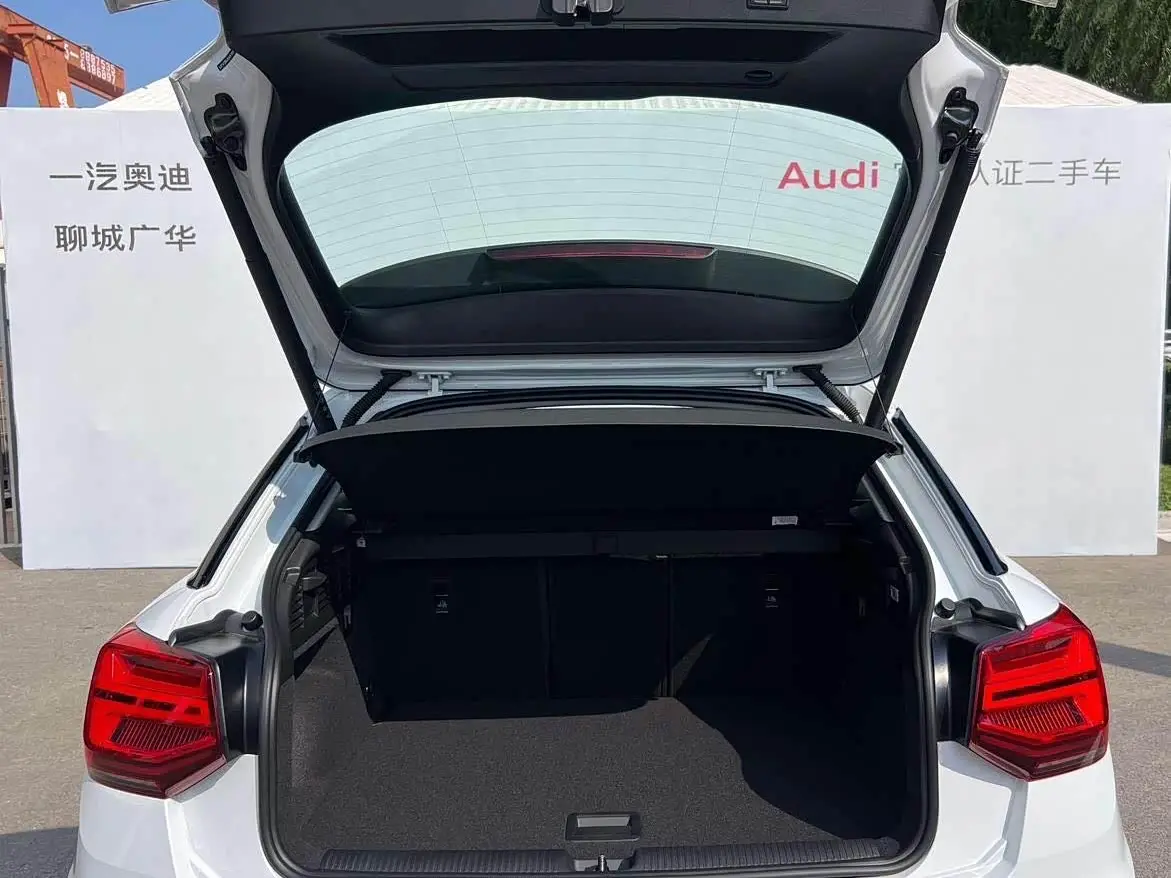 Audi Q2L 2026 — Photo 9/15