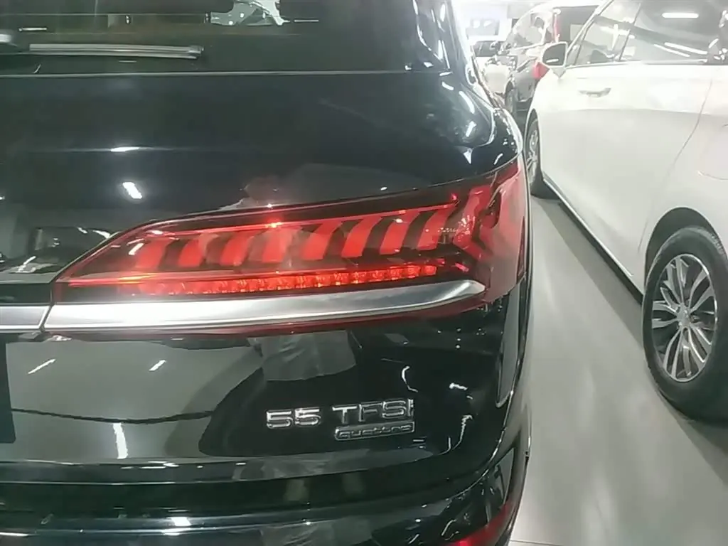 Audi Q7 2020 — Photo 8/20