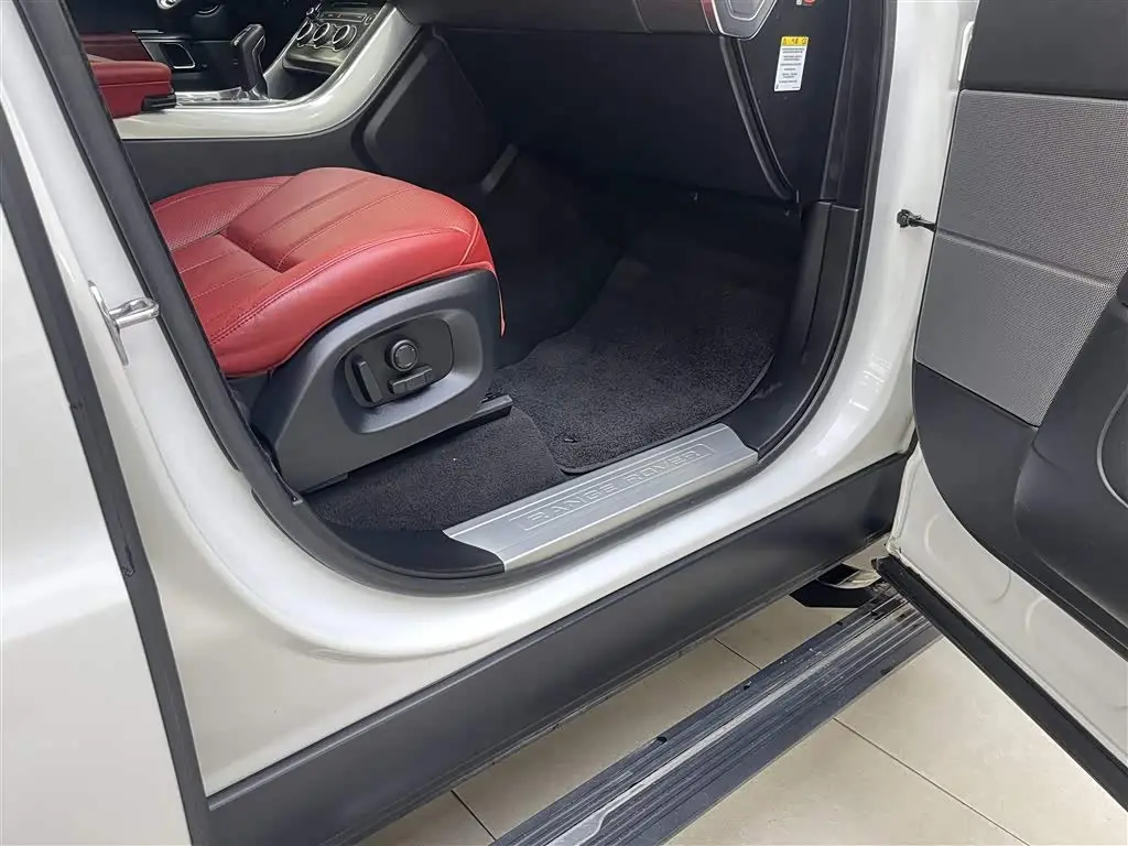 Land Rover Range Rover Sport 2017 — Photo 16/19