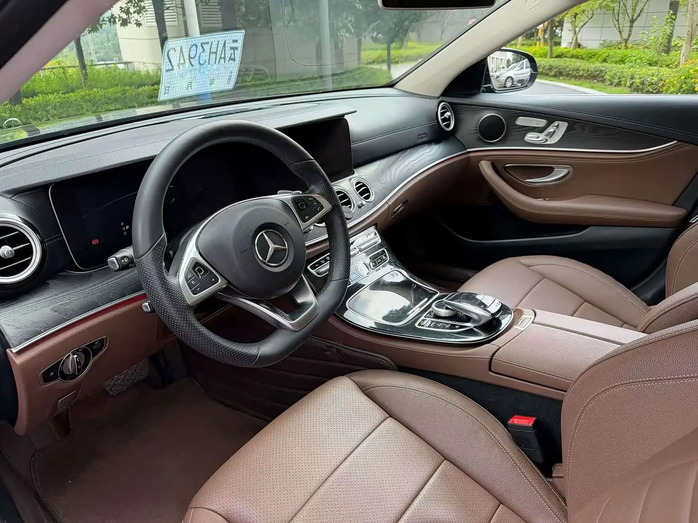 Mercedes-Benz E-Class 2017 — Photo 4/9