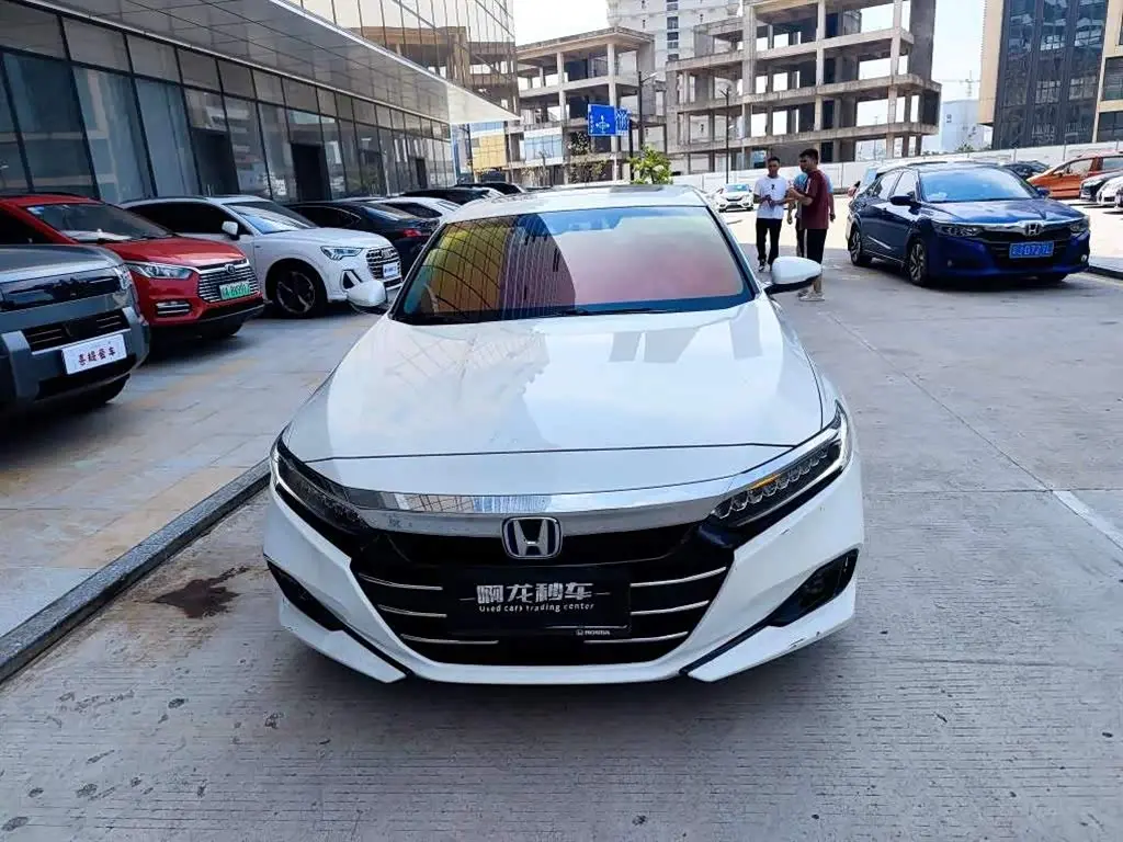 Honda Accord 2022 — Фото 2/8
