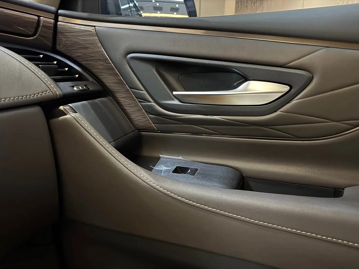 Toyota Vellfire 2023 — Фото 6/11