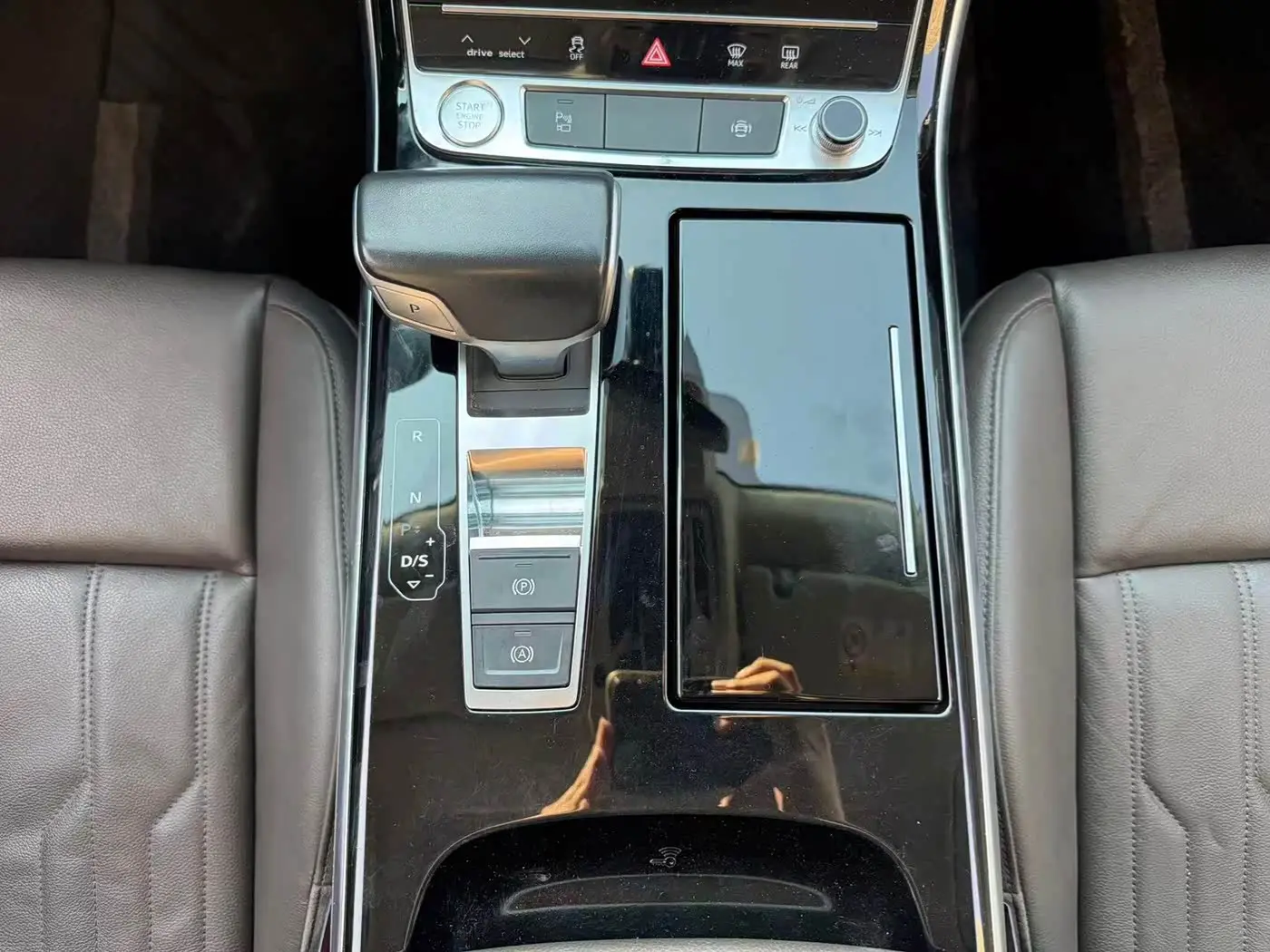 Audi A8 2018 — Фото 9/17