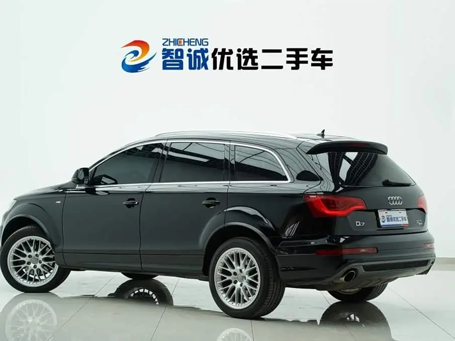 Audi Q7 2011 — Photo 6/20