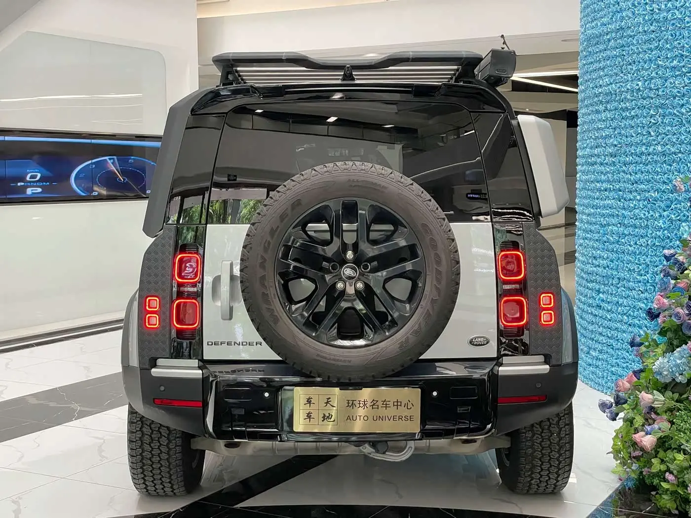 Land Rover Defender 2022 — Photo 5/20
