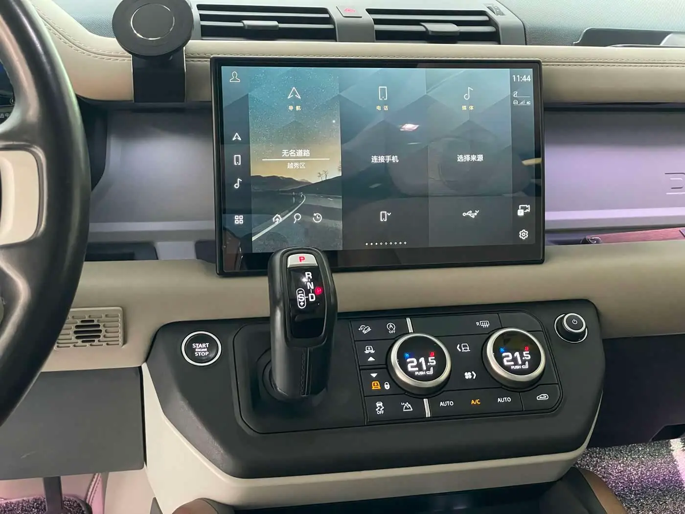 Land Rover Defender 2022 — Photo 18/20