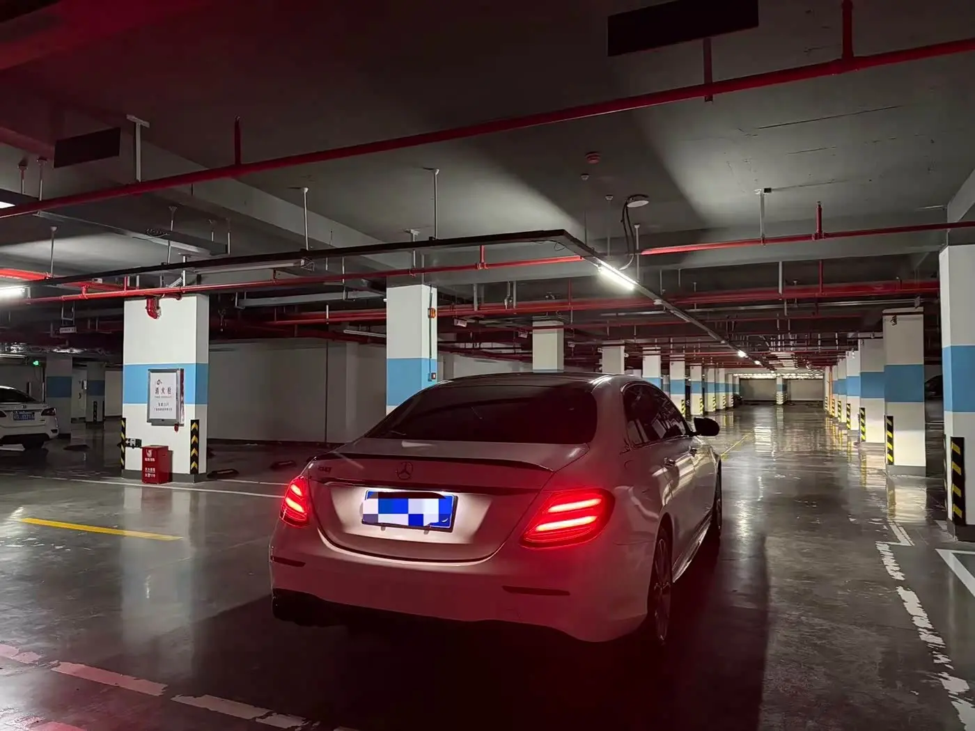 Mercedes-Benz E-Class 2019 — Photo 6/6