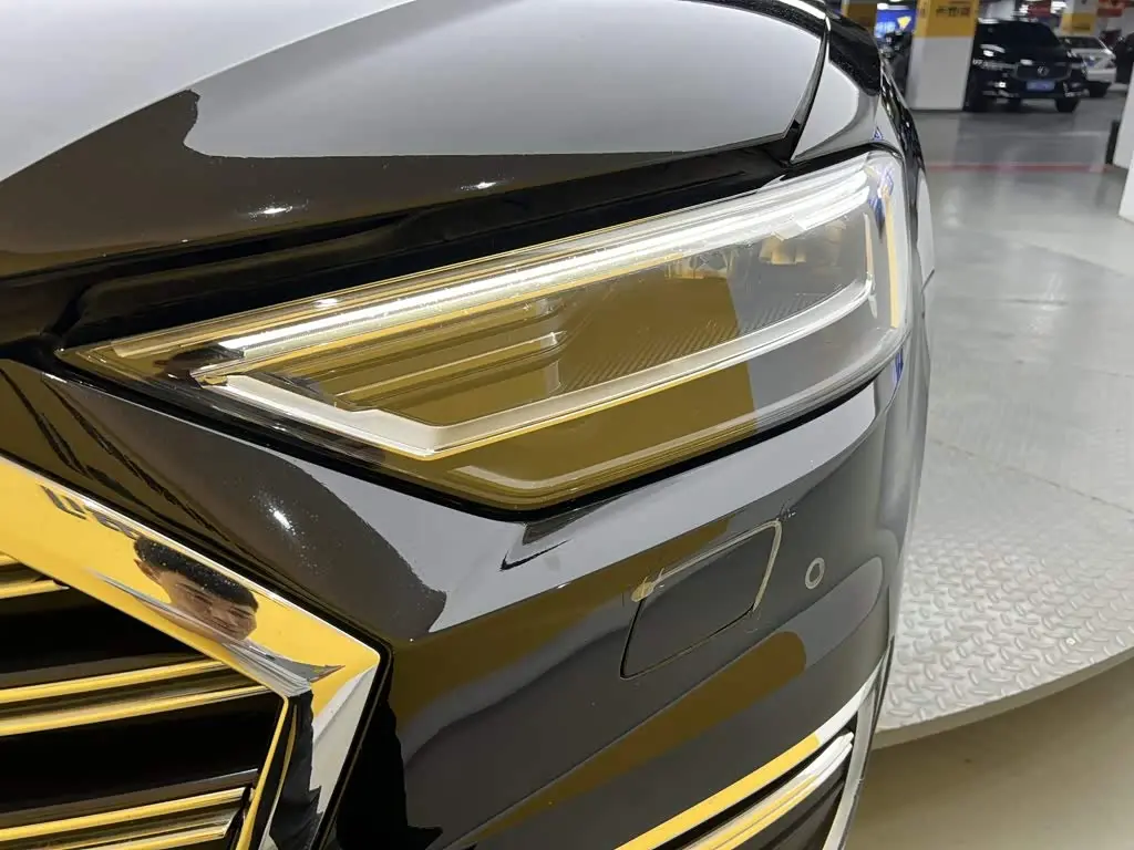 Audi A8 2021 — Photo 8/20