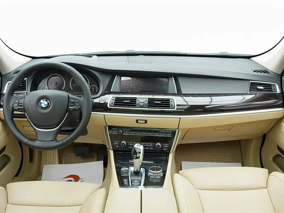 BMW 5 Series GT 2015 — Photo 11/20