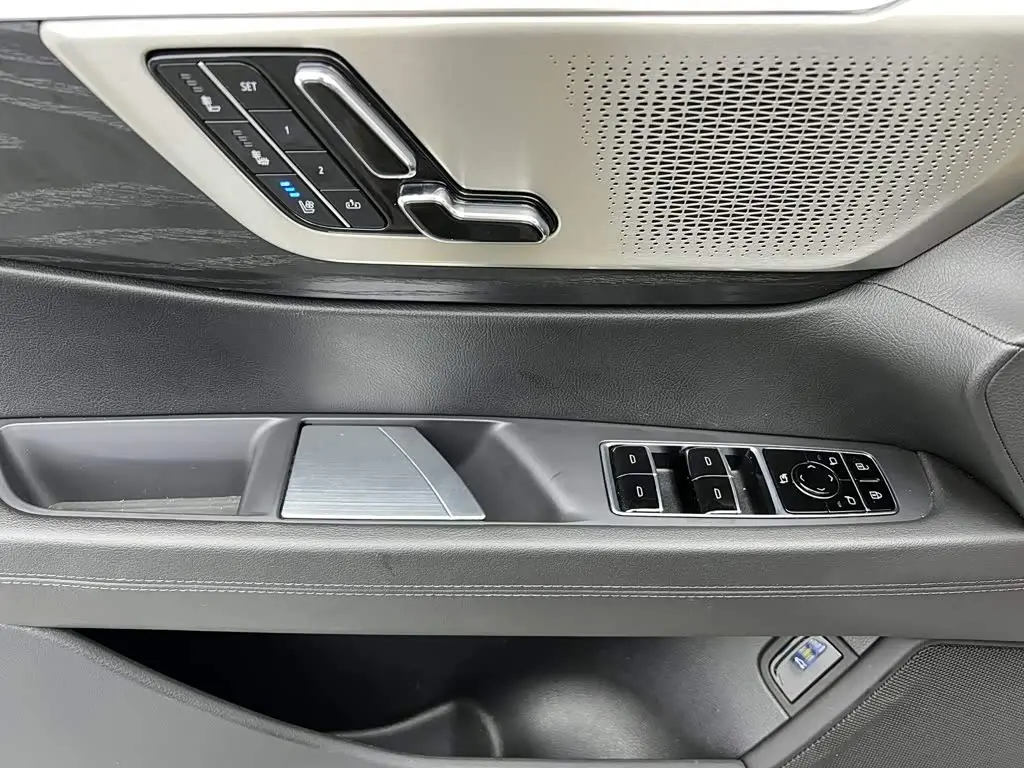 Cadillac CT6 2023 — ფოტო 18/20