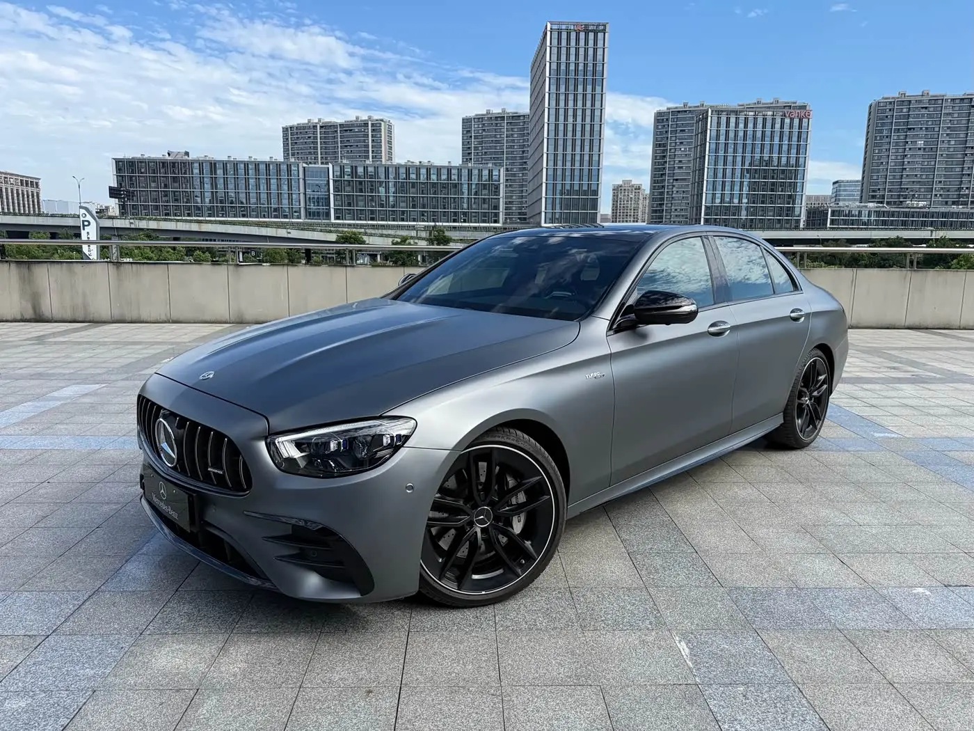 Mercedes-Benz E-Class AMG 2022 — Photo 1/19