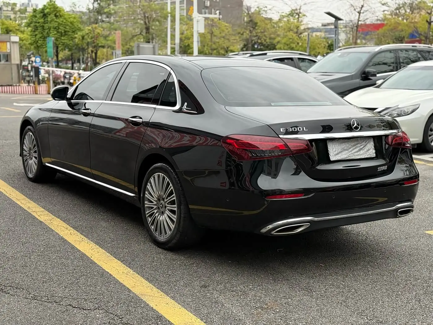 Mercedes-Benz E-Class 2022 — Photo 7/9