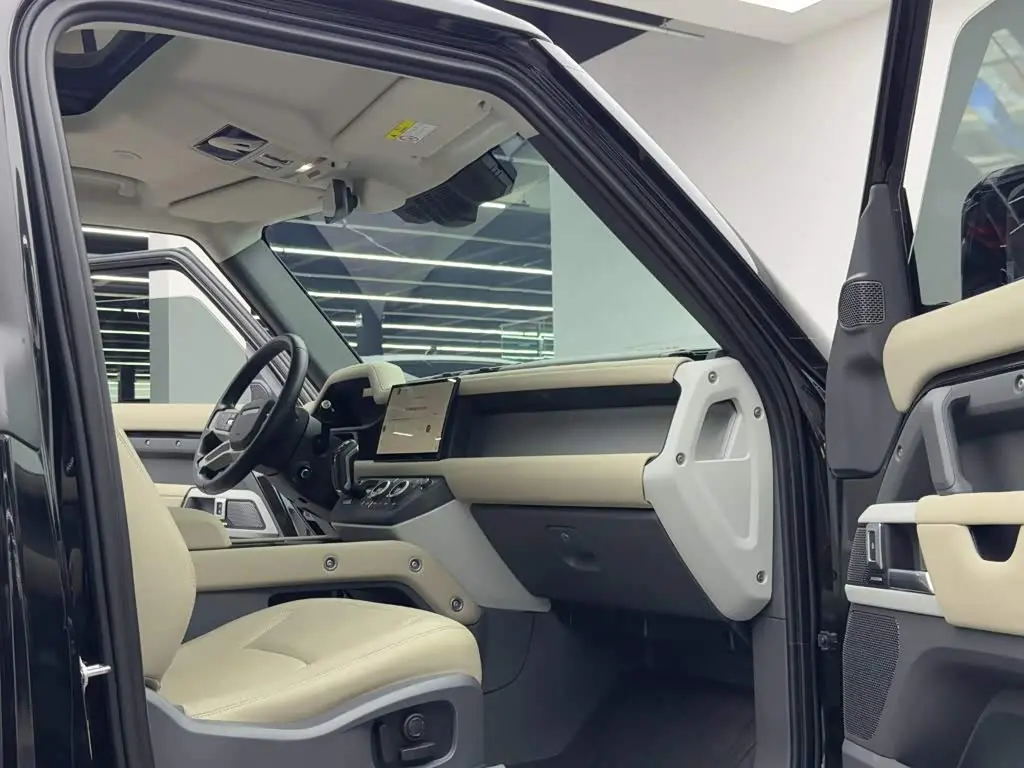 Land Rover Defender 2024 — Фото 9/18