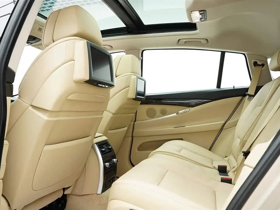 BMW 5 Series GT 2015 — Photo 9/20