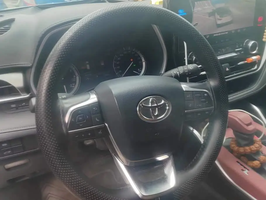 Toyota Highlander 2022 — ფოტო 15/16