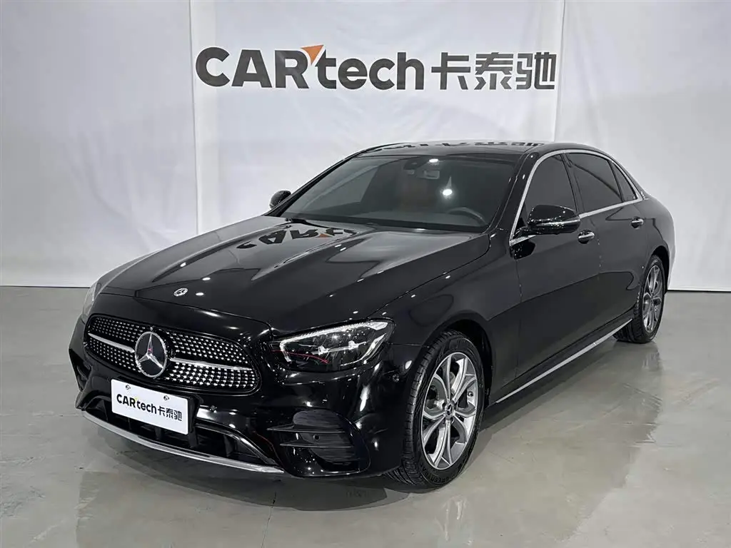 Mercedes-Benz E-Class 2023 — Photo 1/20
