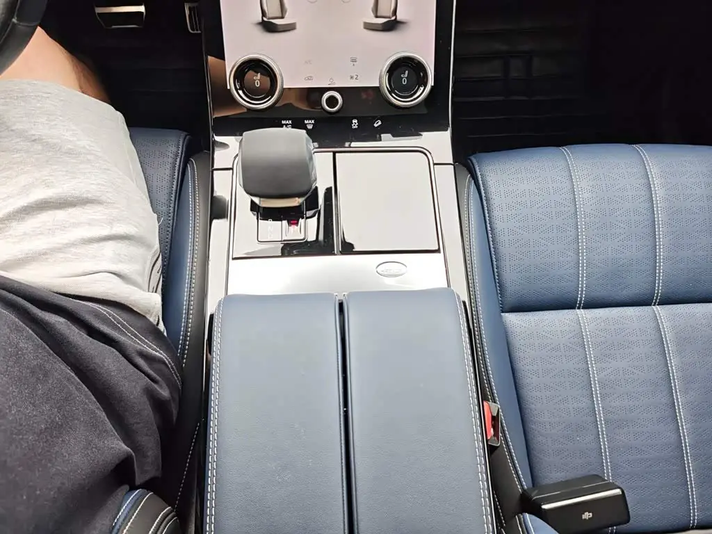 Land Rover Range Rover Velar 2023 — Şəkil 16/20