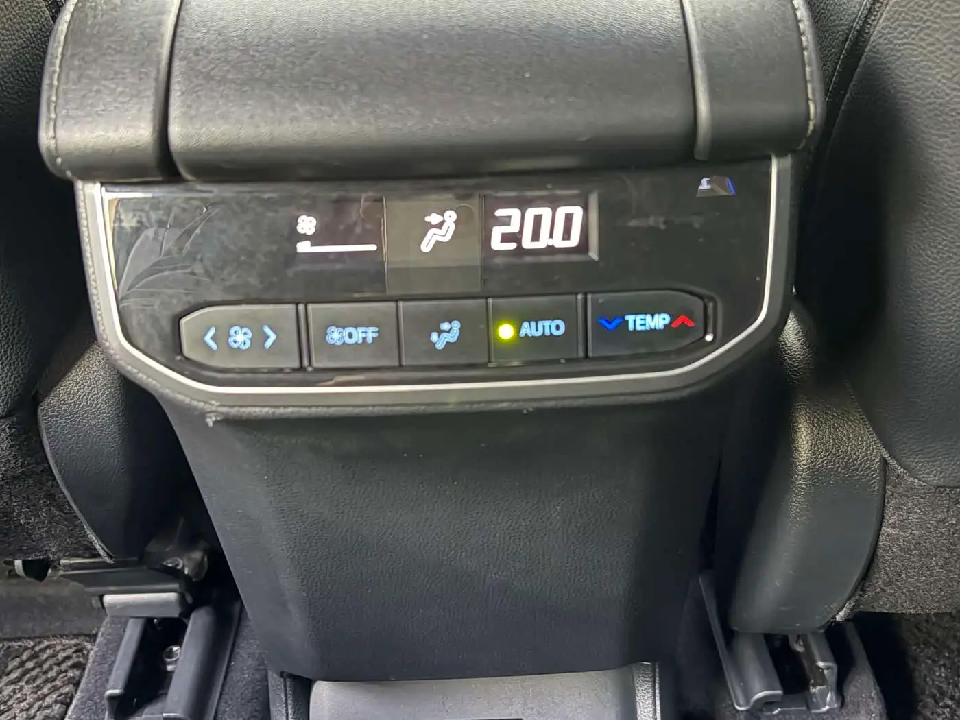 Toyota Crown Kluger 2022 — Photo 9/20